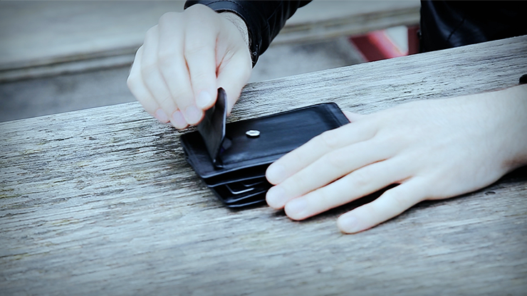 Phantom Wallet by Sylvain Vip & Maxime Schucht & Marchand de Trucs
