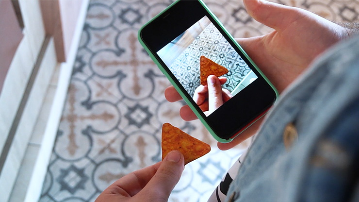 DORITO BITE, Gimmicks and online Instructions by Julio Montoro and Gabbo Torres