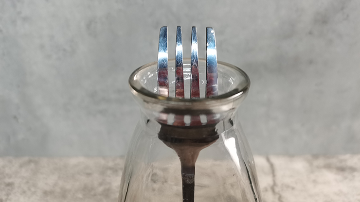 SPOON MONSTER, Gimmicks and Online Instructions by Conan Liu & Royce Luo